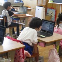 １学期の様子　タブレットと仲良し（１年）