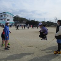 全校児童なかよし班活動～大なわ遊び～（２月７日）