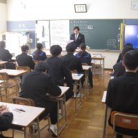 今日は学力テストです。