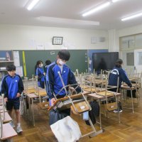 清掃活動の様子（2年1組）